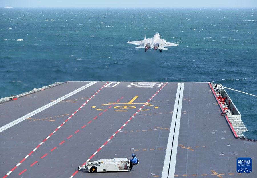 Formazione della portaerei Fujian conduce il primo addestramento a fuoco vivo in mare