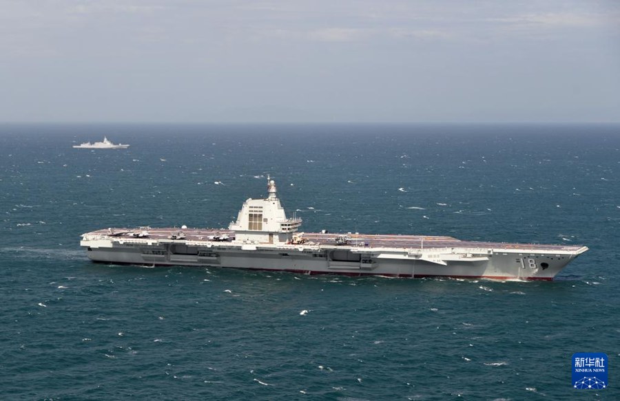 Formazione della portaerei Fujian conduce il primo addestramento a fuoco vivo in mare