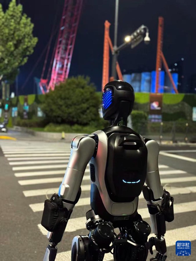 Robot umanoide percorre distanze interprovinciali stabilendo un nuovo Guinness World Record