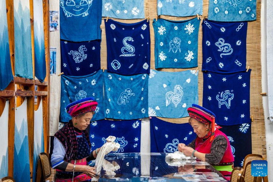 Villaggio di Zhoucheng, luogo d'origine della tecnica del tie-dye del gruppo etnico Bai nello Yunnan