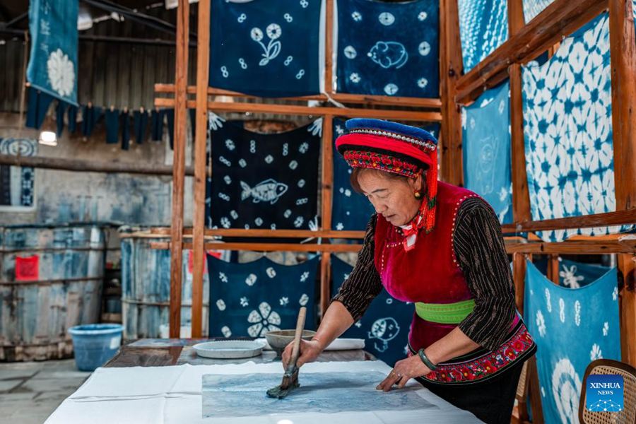 Villaggio di Zhoucheng, luogo d'origine della tecnica del tie-dye del gruppo etnico Bai nello Yunnan