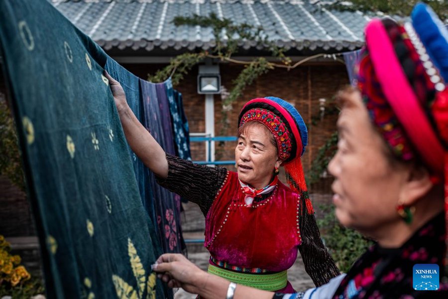 Villaggio di Zhoucheng, luogo d'origine della tecnica del tie-dye del gruppo etnico Bai nello Yunnan