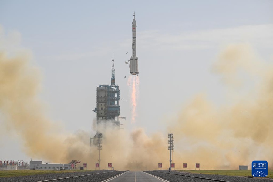 Primo lancio d'emergenza! Successo per la navicella Shenzhou-22