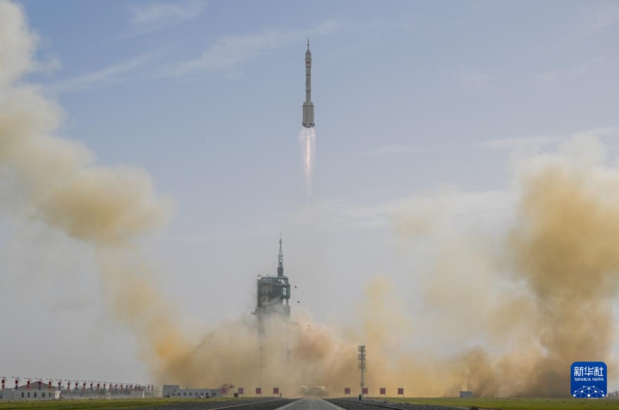 Primo lancio d'emergenza! Successo per la navicella Shenzhou-22