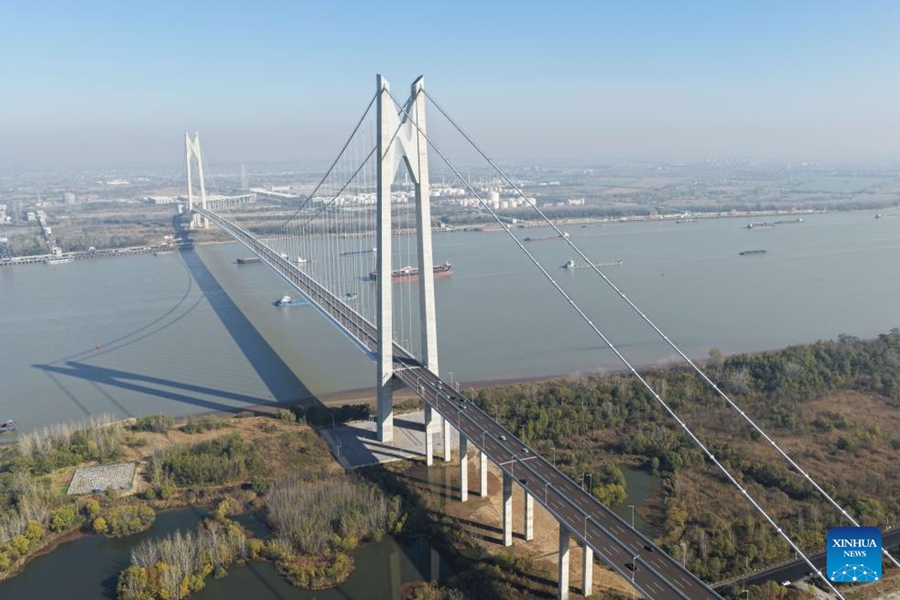 Ponte Xinshengwei sul fiume Yangtze, a Nanjing, nella provincia del Jiangsu, apre al traffico