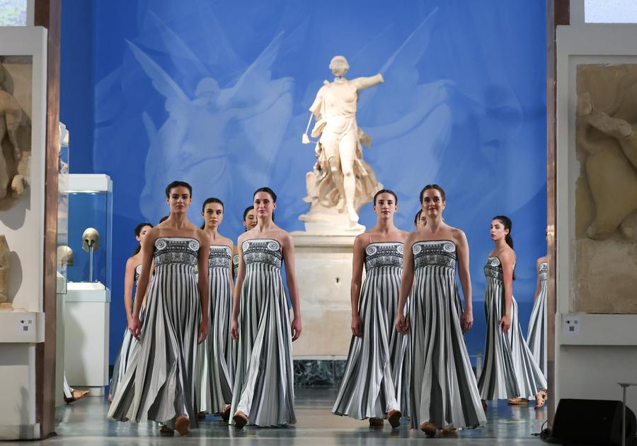 Fiamma per le Olimpiadi Invernali Milano-Cortina 2026 accesa a Olimpia