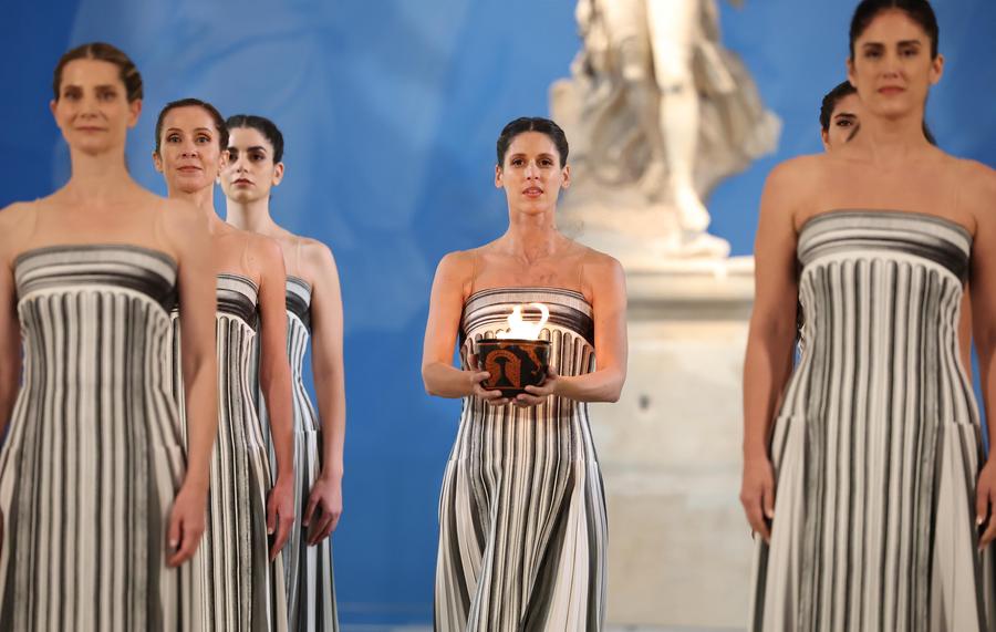 Fiamma per le Olimpiadi Invernali Milano-Cortina 2026 accesa a Olimpia