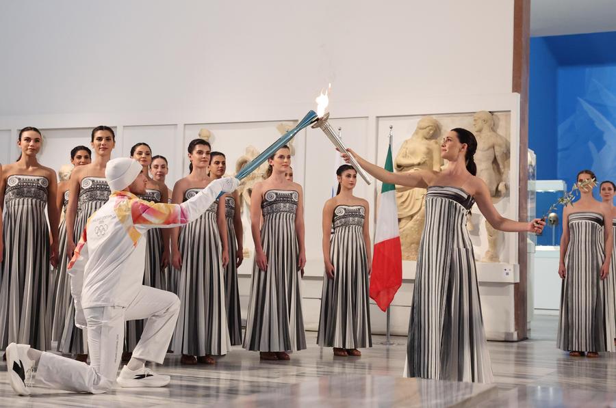 Fiamma per le Olimpiadi Invernali Milano-Cortina 2026 accesa a Olimpia