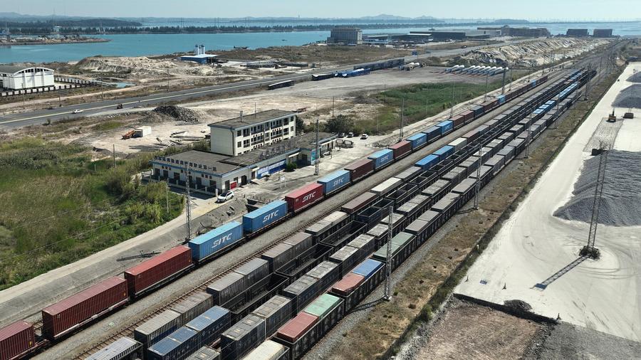 Corridoio commerciale simbolico cinese gestisce oltre 5 milioni di TEU