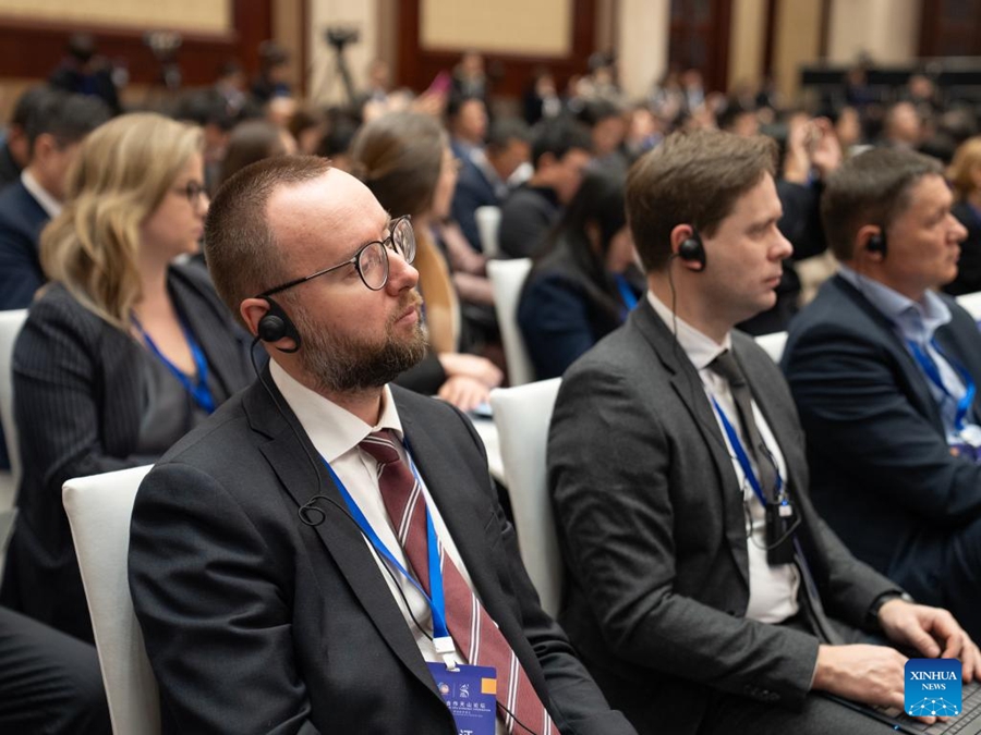 Ospiti partecipano al Tianshan Forum for Central Asia Economic Cooperation a Urumqi, Regione Autonoma Uigura dello Xinjiang, Cina nord-occidentale. (2 dicembre 2025 - Xinhua/Zhou Shengbin)