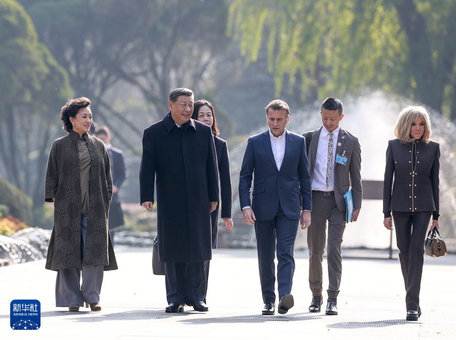 Chengdu, colloqui informali tra Xi Jinping ed Emmanuel Macron