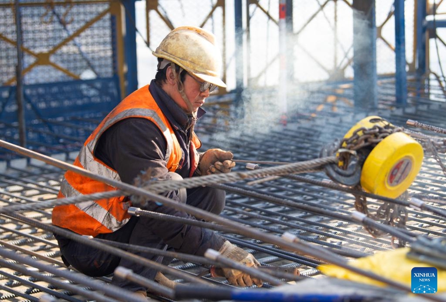 Ponte Renhe della ferrovia ad alta velocità Xi'an-Chongqing nella Cina sudoccidentale in costruzione