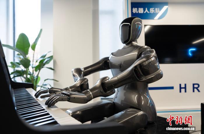 La band di robot di Hangzhou guadagna popolarità: 5-6 spettacoli al mese in alta stagione