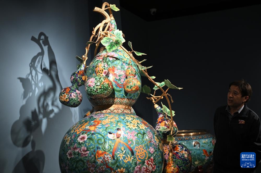 Mostra d'arte di eredità e innovazione del cloisonné inaugurata al Teatro Nazionale cinese
