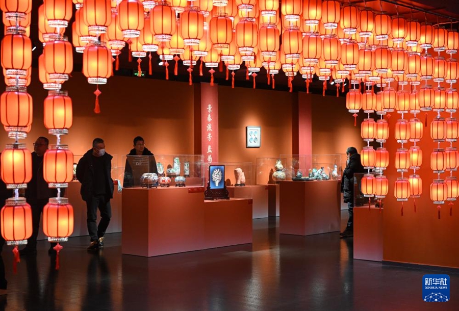 Mostra d'arte di eredità e innovazione del cloisonné inaugurata al Teatro Nazionale cinese