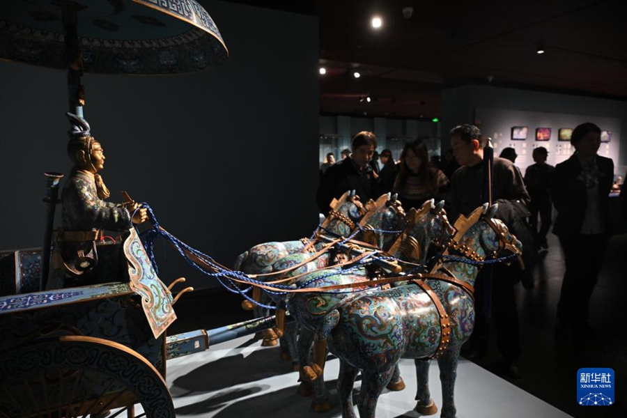 Mostra d'arte di eredità e innovazione del cloisonné inaugurata al Teatro Nazionale cinese