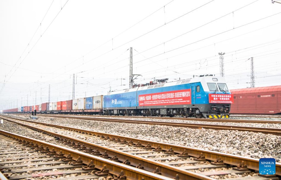 Due treni merci del Progetto Dimostrativo Multimodale Cina-Singapore partono da Chongqing