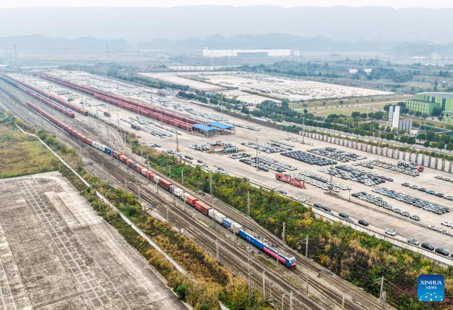 Due treni merci del Progetto Dimostrativo Multimodale Cina-Singapore partono da Chongqing
