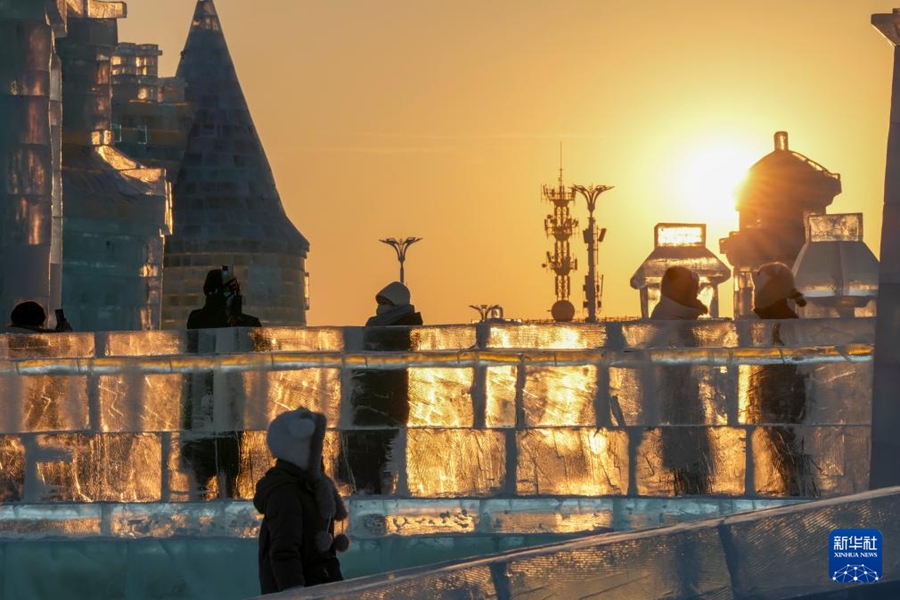 L'Harbin Ice and Snow World più grande apre al pubblico