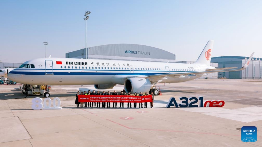 L'ottocentesimo aereo Airbus della famiglia A320 assemblato presso la Final Assembly Line Asia (FALA) a Tianjin, nel nord della Cina. (17 dicembre 2025 - Foto fornita da Airbus/via Xinhua)