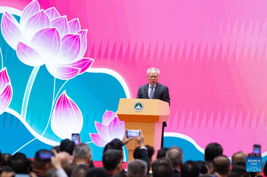 Macao celebra i 26 anni dal ritorno alla madrepatria con l'alzabandiera e un ricevimento