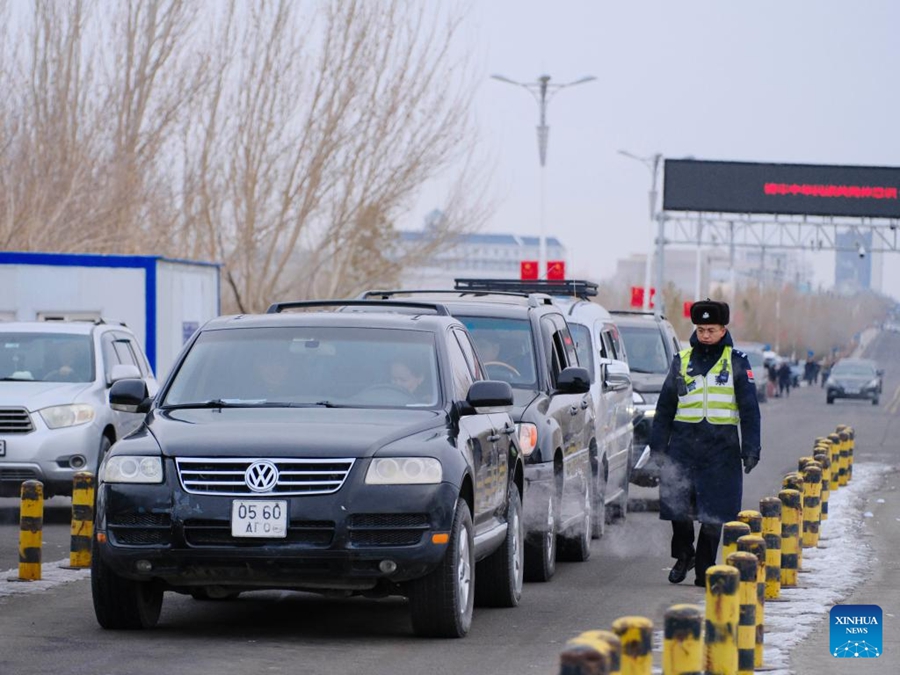 Erenhot, il più grande porto terrestre al confine Cina-Mongolia registra un aumento dei volumi di traffico transfrontaliero