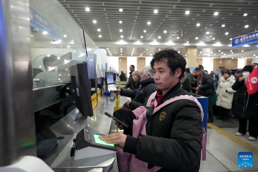 Erenhot, il più grande porto terrestre al confine Cina-Mongolia registra un aumento dei volumi di traffico transfrontaliero