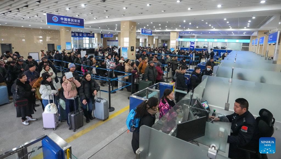 Erenhot, il più grande porto terrestre al confine Cina-Mongolia registra un aumento dei volumi di traffico transfrontaliero