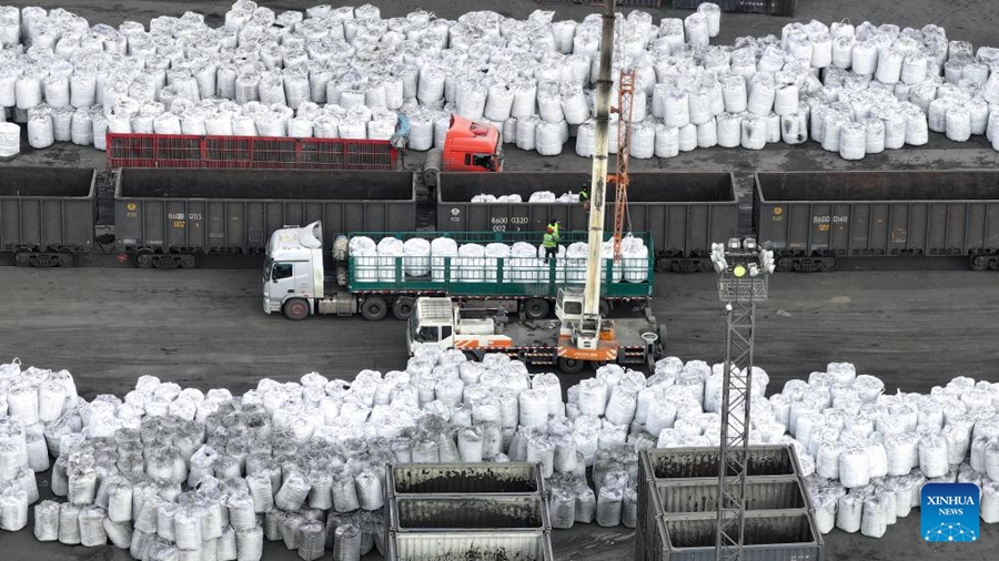 Erenhot, il più grande porto terrestre al confine Cina-Mongolia registra un aumento dei volumi di traffico transfrontaliero