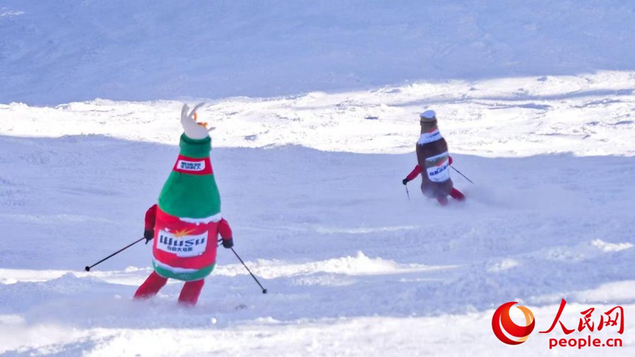 Febbre della neve sulle piste sciistiche dello Xinjiang