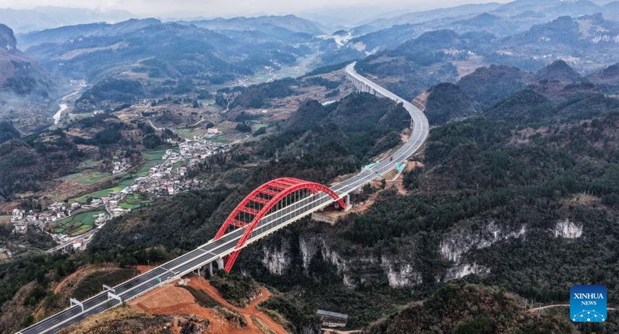 Autostrada Guiyang-Pingtang pronta per il traffico