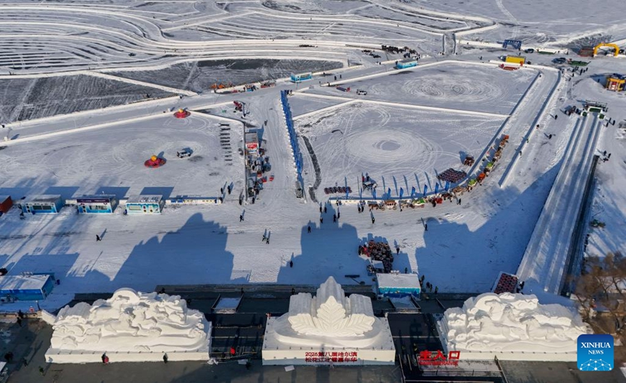 Una veduta del Festival di Ghiaccio e Neve del Fiume Songhua di Harbin, nella provincia dello Heilongjiang, nel nordest della Cina. (25 dicembre 2025 - Xinhua/Wang Song)