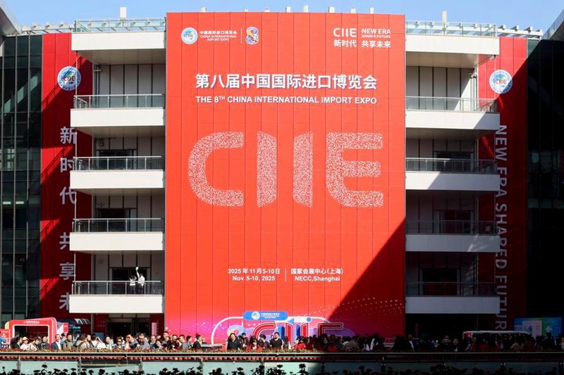 Vista del National Exhibition and Convention Center (Shanghai), la sede principale dell'ottava edizione della China International Import Expo (CIIE). (10 novembre 2025 - Xinhua/Wang Xiang)