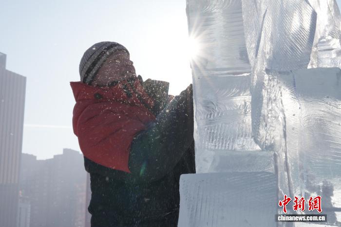 37a China Harbin International Ice Sculpture Competition in pieno svolgimento