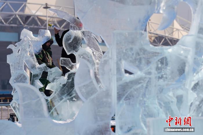 37a China Harbin International Ice Sculpture Competition in pieno svolgimento