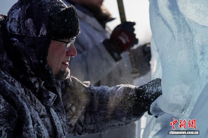 37a China Harbin International Ice Sculpture Competition in pieno svolgimento