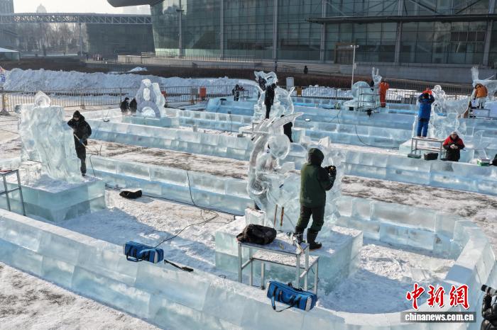 37a China Harbin International Ice Sculpture Competition in pieno svolgimento