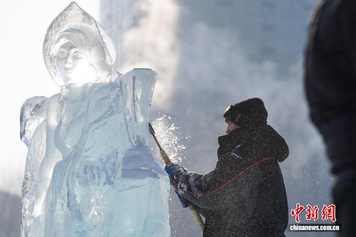 37a China Harbin International Ice Sculpture Competition in pieno svolgimento