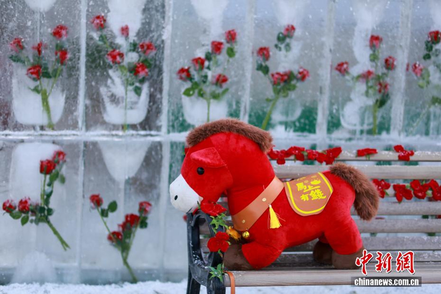 Muro di ghiaccio a Shenyang attira i cittadini