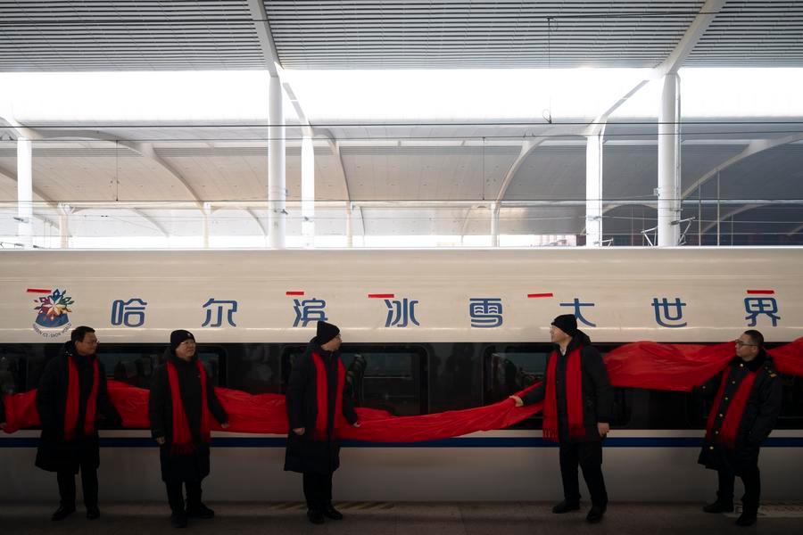 Il treno ad alta velocità a tema dell'Harbin Ice-Snow World entra in servizio nella Cina nordorientale