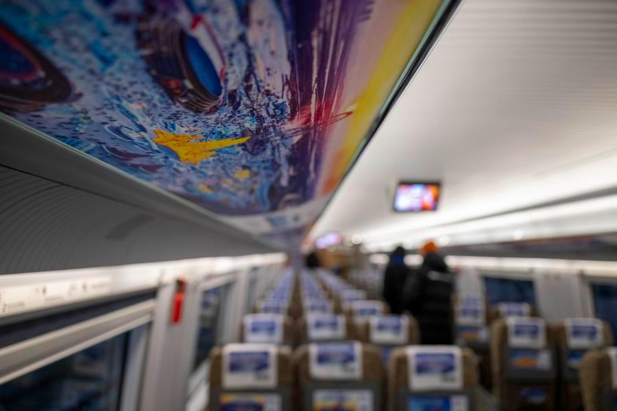 Il treno ad alta velocità a tema dell'Harbin Ice-Snow World entra in servizio nella Cina nordorientale