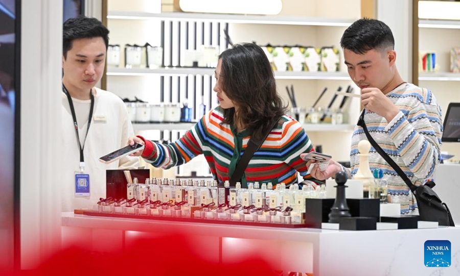 Le vendite duty-free sull'isola turistica cinese registrano un'impennata del 128,9% durante le festività di Capodanno