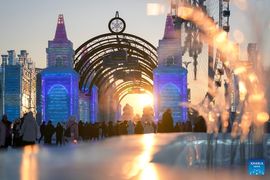 Vista dell'Harbin Ice-Snow World a Harbin, nella provincia dello Heilongjiang, nel nord-est della Cina. (5 gennaio 2026 - Xinhua/Wang Jianwei)