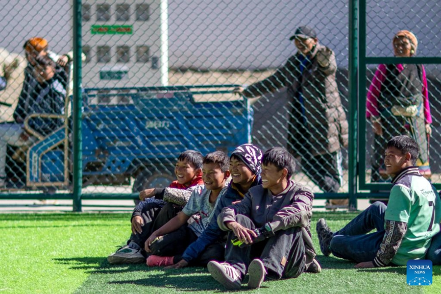 La vita riprende nel villaggio colpito dal terremoto nello Xizang, Cina