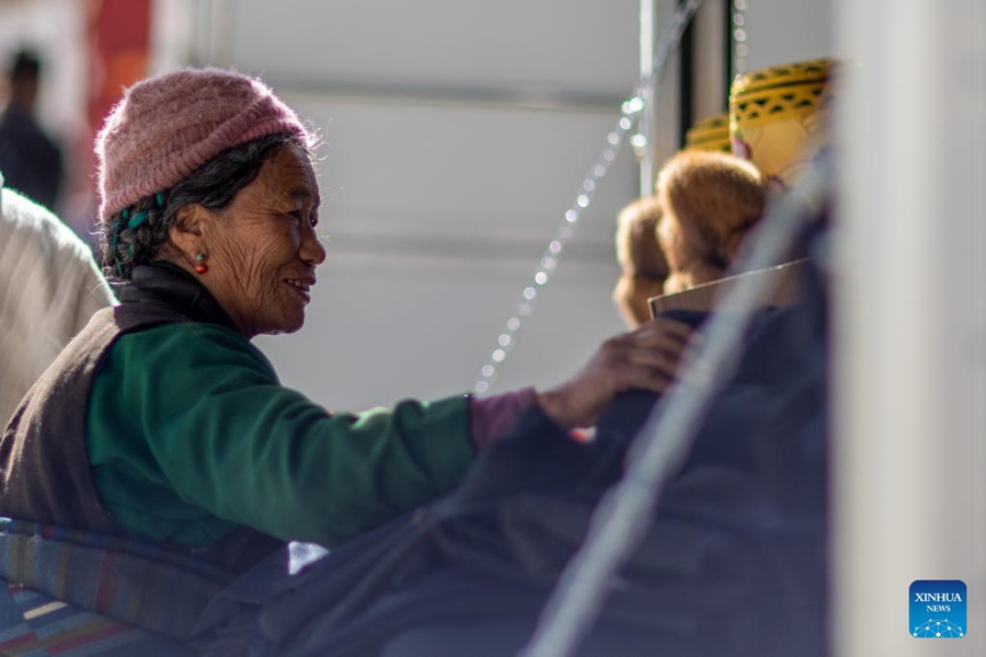 La vita riprende nel villaggio colpito dal terremoto nello Xizang, Cina