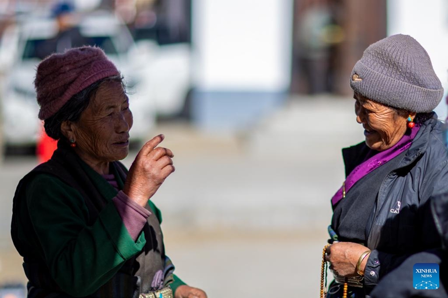 La vita riprende nel villaggio colpito dal terremoto nello Xizang, Cina