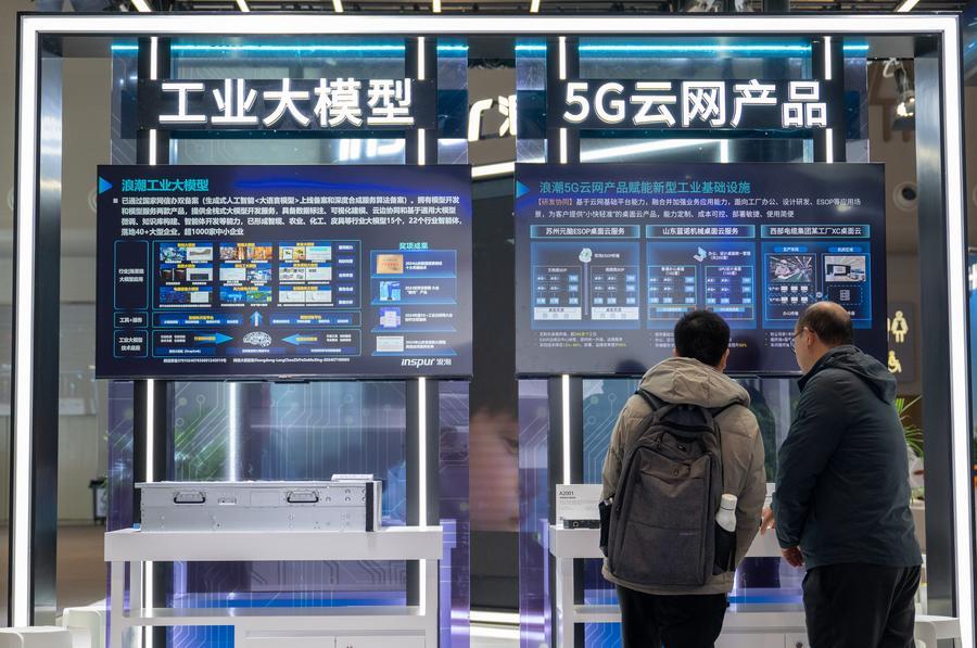 Sala espositiva alla Conferenza cinese sul 5G e l'Internet industriale del 2025 a Wuhan, nella provincia dello Hubei, Cina centrale. (21 novembre 2025 - Xinhua/Du Zixuan)