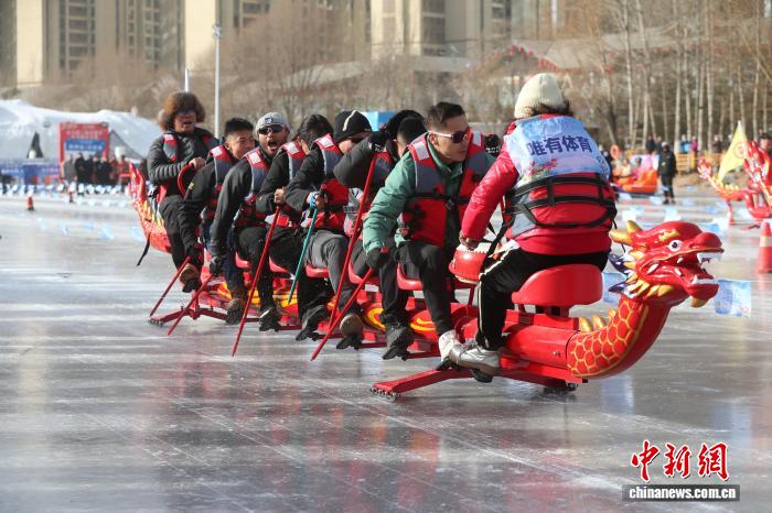 Qinghai, al via la prima gara di barche drago su ghiaccio