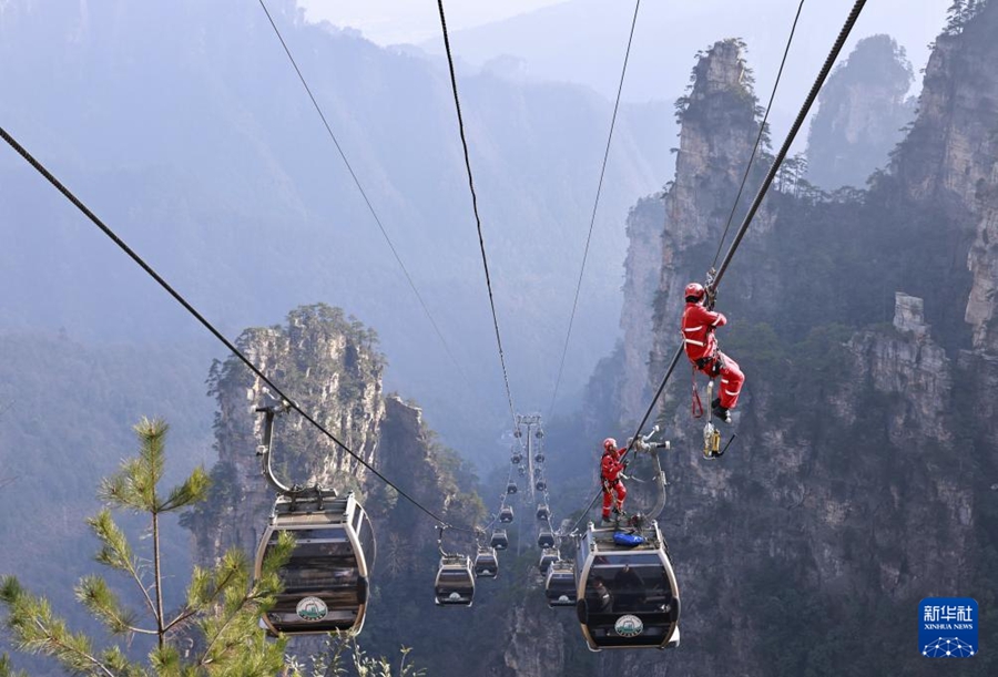 Zhangjiajie: Esercitazione di soccorso di emergenza sulla funivia