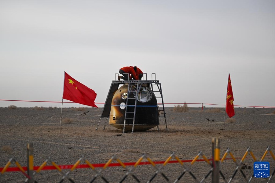 Shenzhou-20 rientra in sicurezza al sito di atterraggio di Dongfeng
